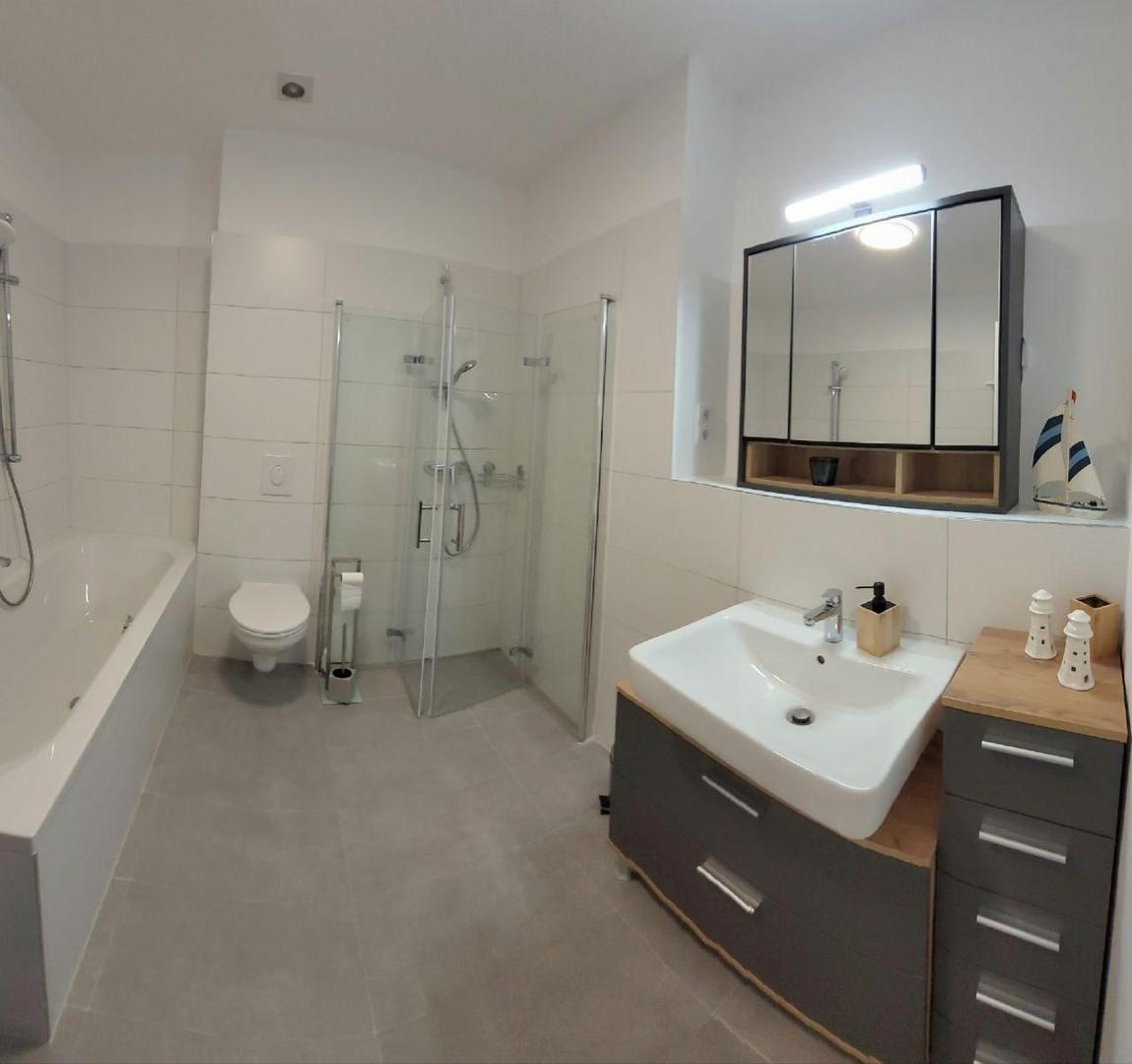 WG6/9  Bad mit Wanne + Dusche