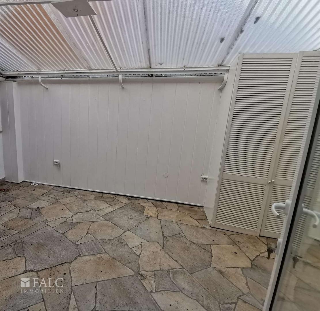1.OG-links-überdachte Terrasse