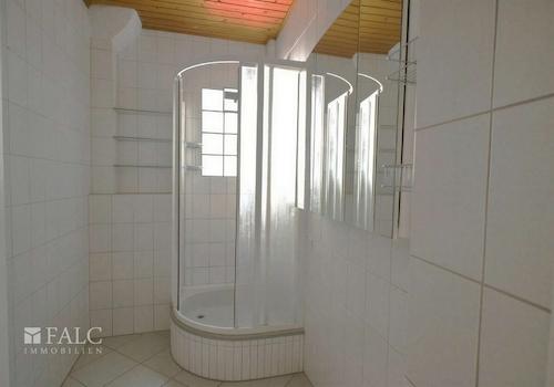 1.OG-rchts-Badezimmer - (KI generiert)