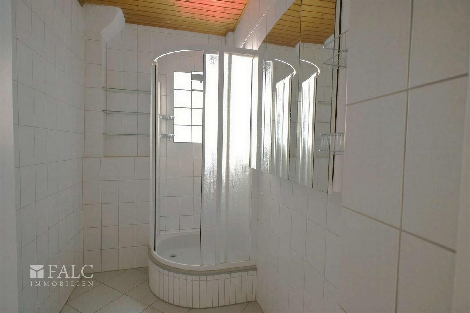 1.OG-rchts-Badezimmer - (KI generiert)