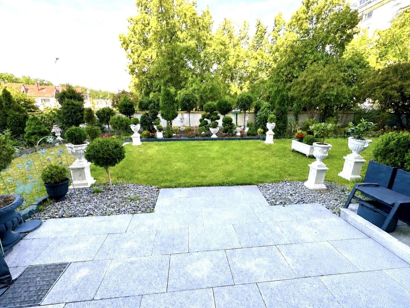 Südseite - Terrasse/Garten