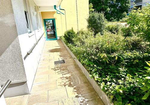 Wohnungseingang über Treppenh.