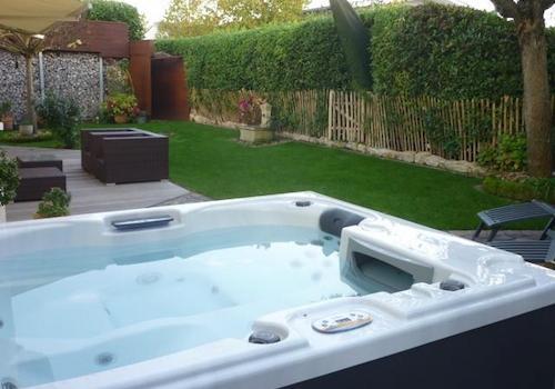 Whirlpool und Terrasse 2