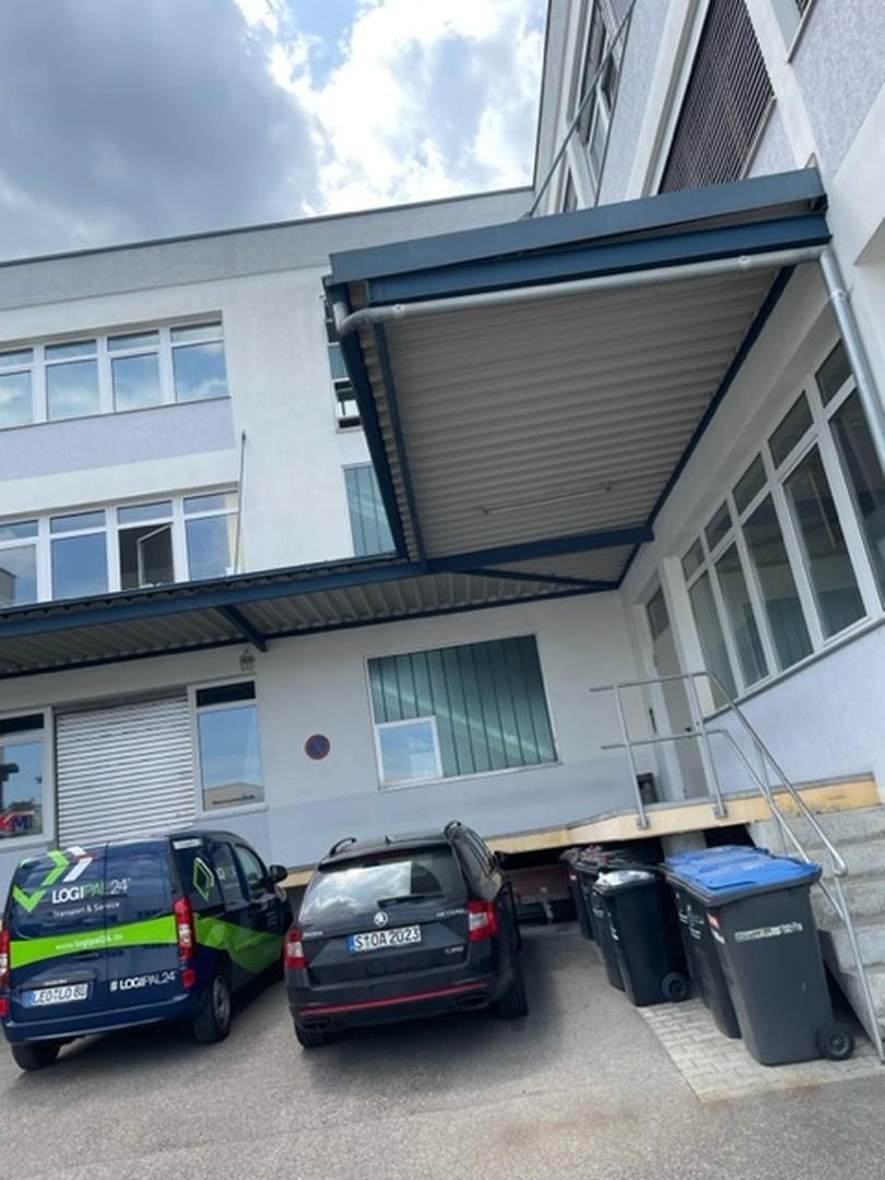 Lasteneingang hinten