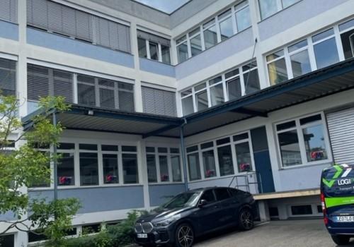 Lasteneingang hinten