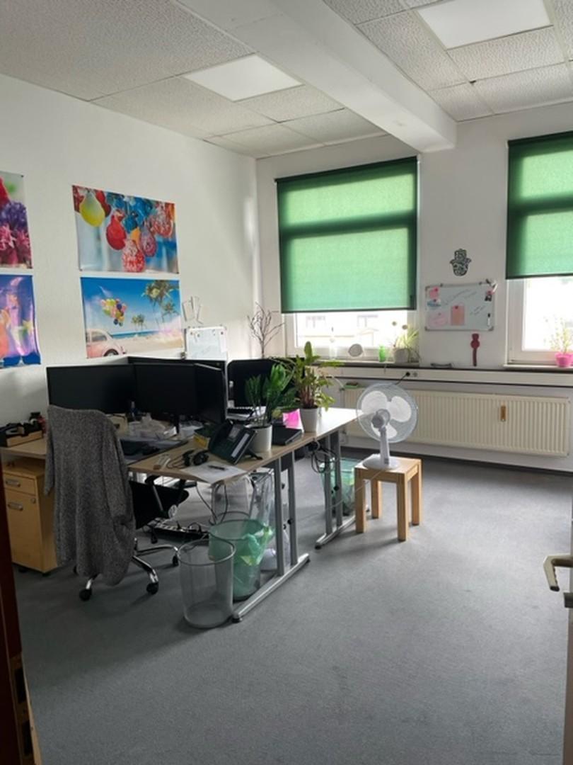Büro 8