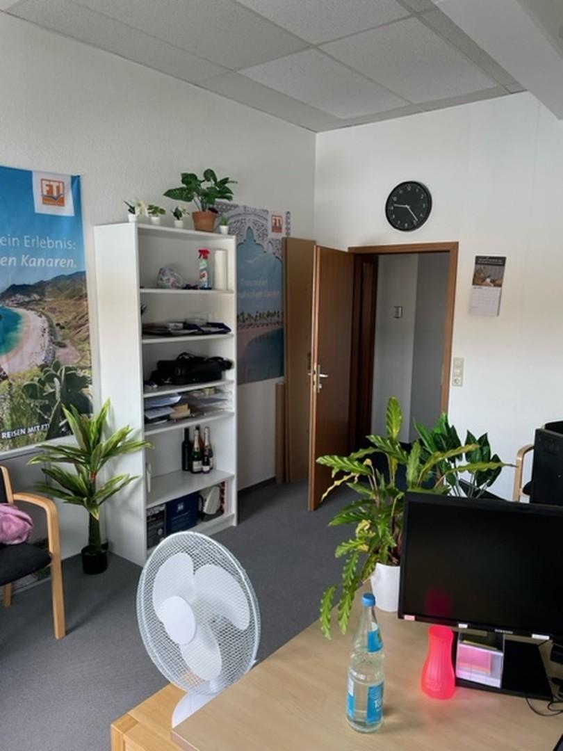 Büro 8