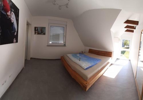 Schlafzimmer OG