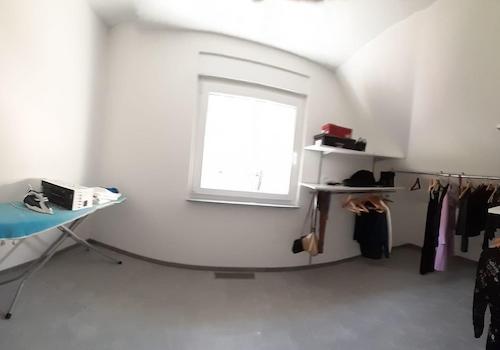 Kleiderzimmer OG
