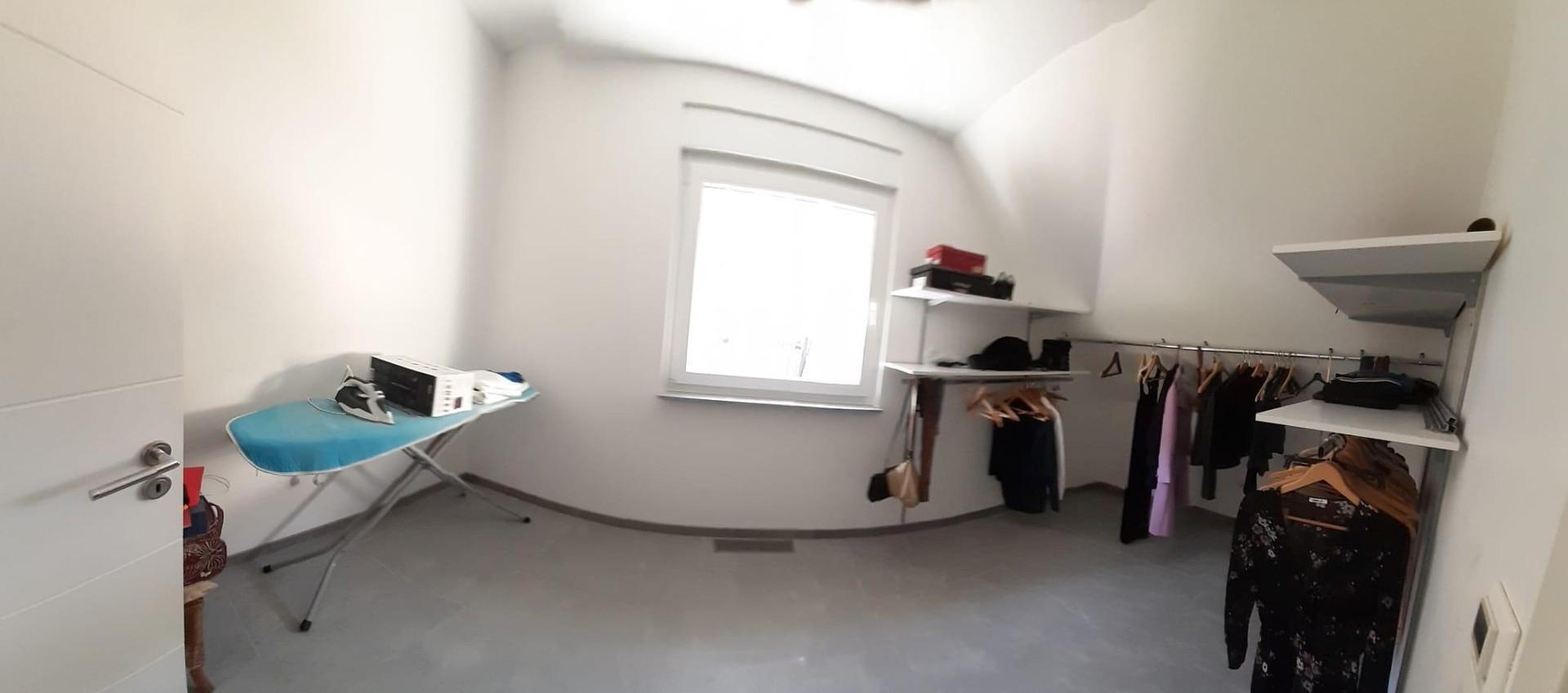 Kleiderzimmer OG