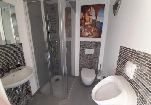 Badezimmer Dusche/WC UG