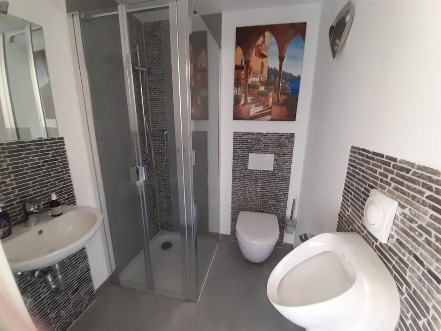 Badezimmer Dusche/WC UG