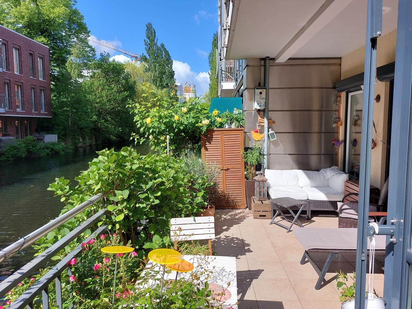 Terrasse direkt am Kanal
