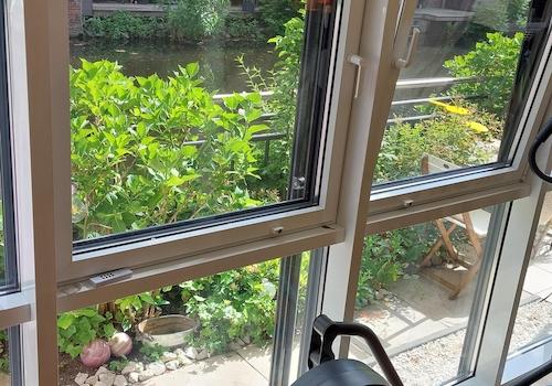 Wohnzimmer, Blick zum Kanal