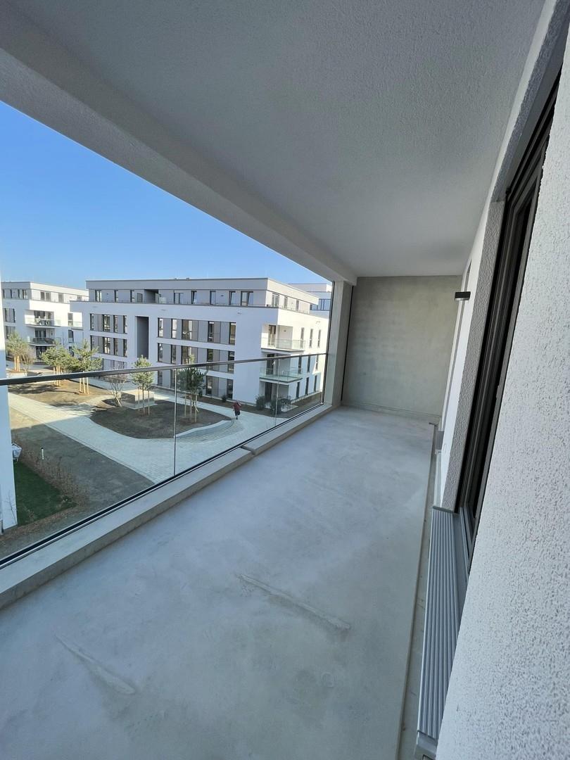 Riesiger Balkon-Ostenrichtung