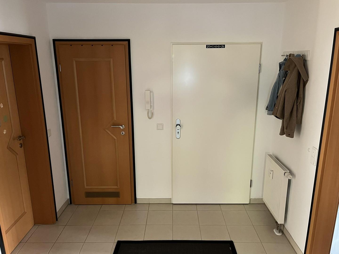 Flur + Wohnungstüre