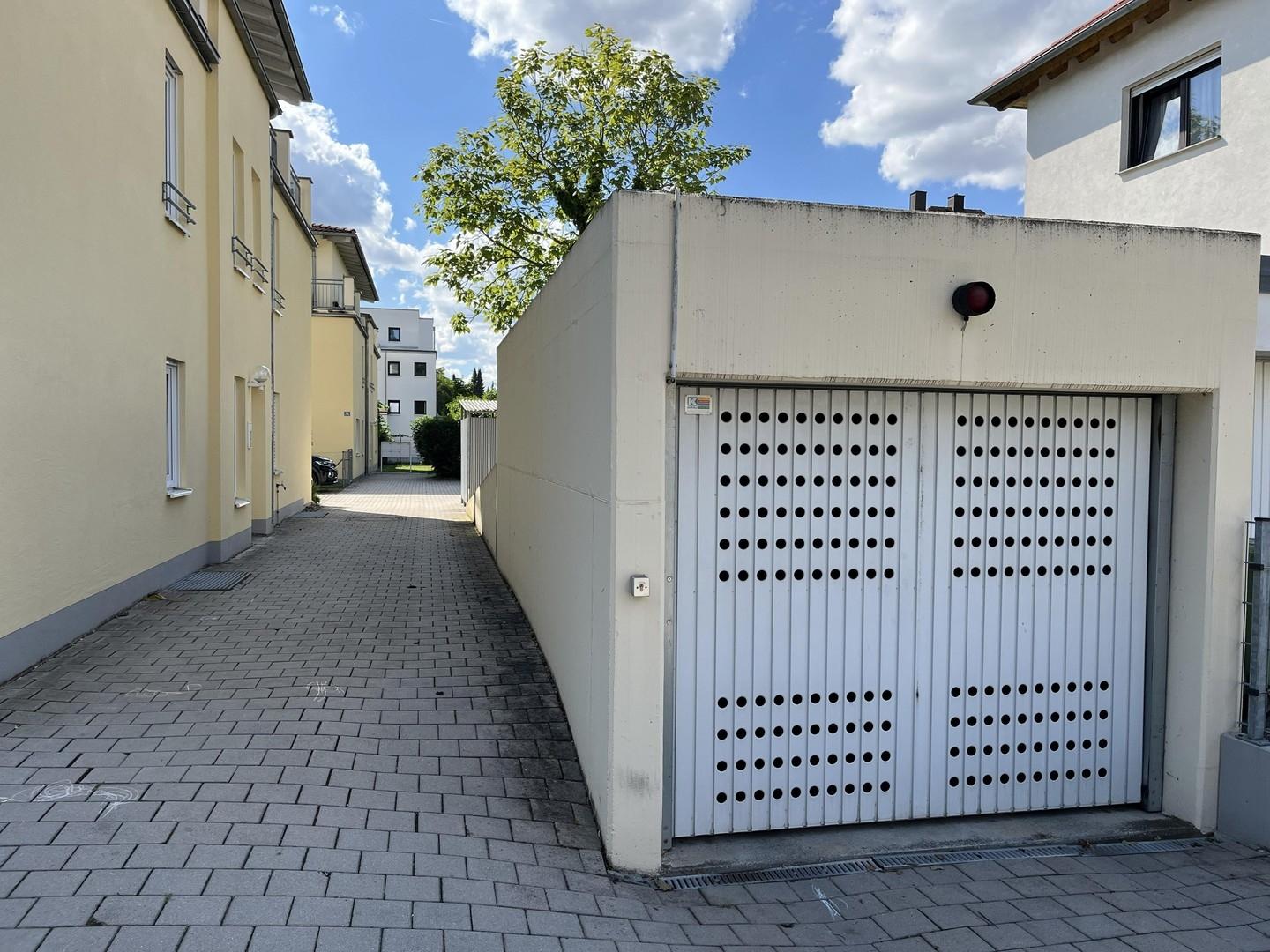 Außenansicht + TG-Abfahrt
