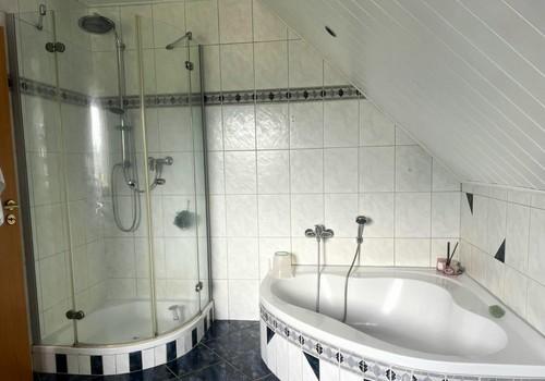 Eckbadewanne & Dusche