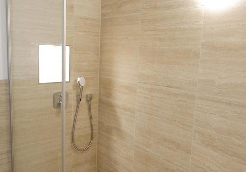 Begehbare Regendusche