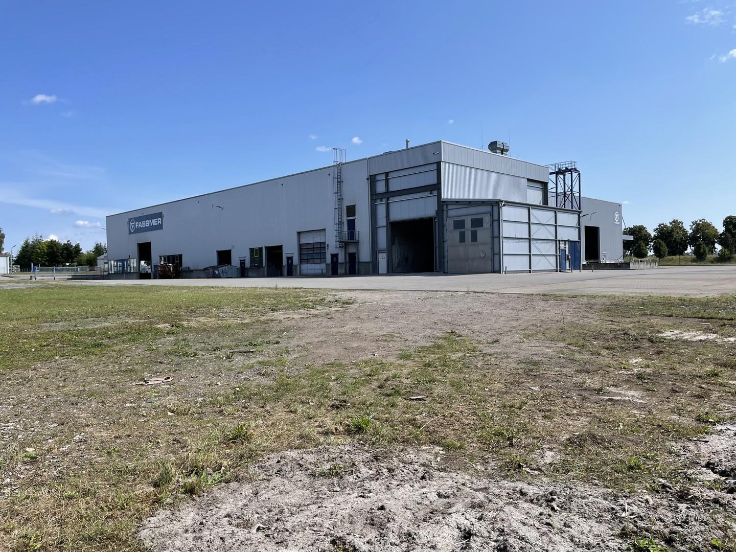 Produktionshalle Westansicht