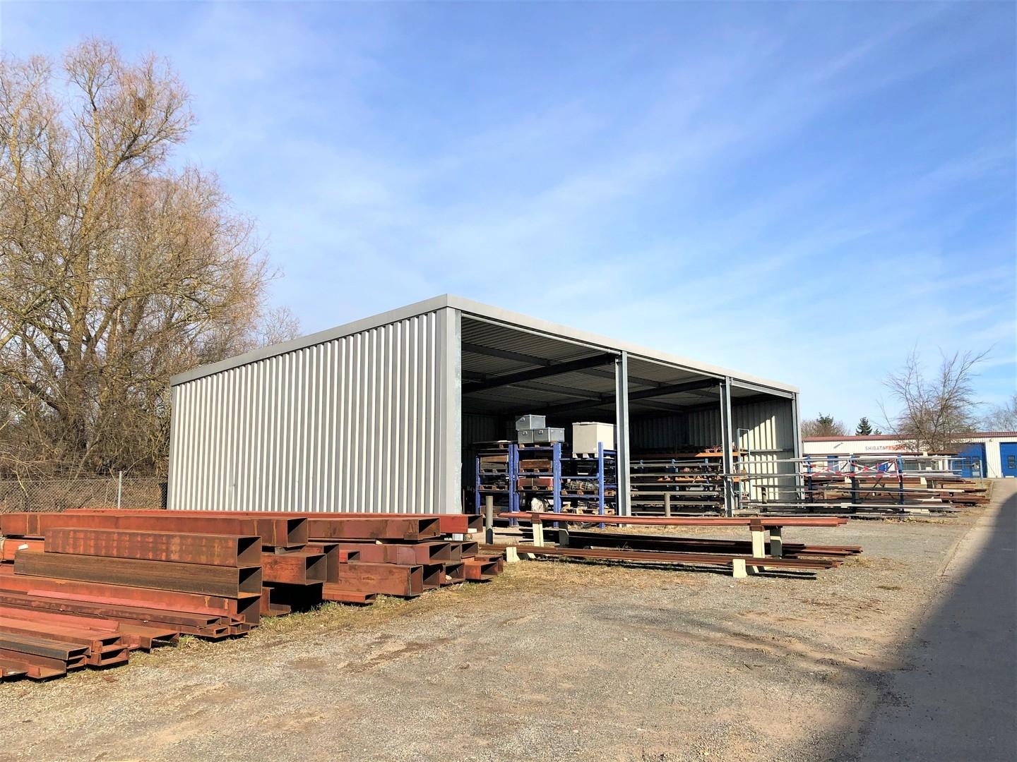 offene Lagerhalle 