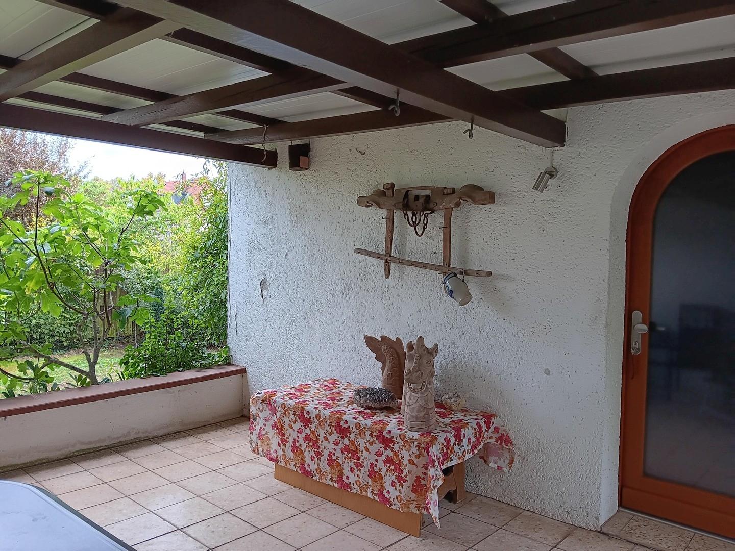 überdachte Terrasse