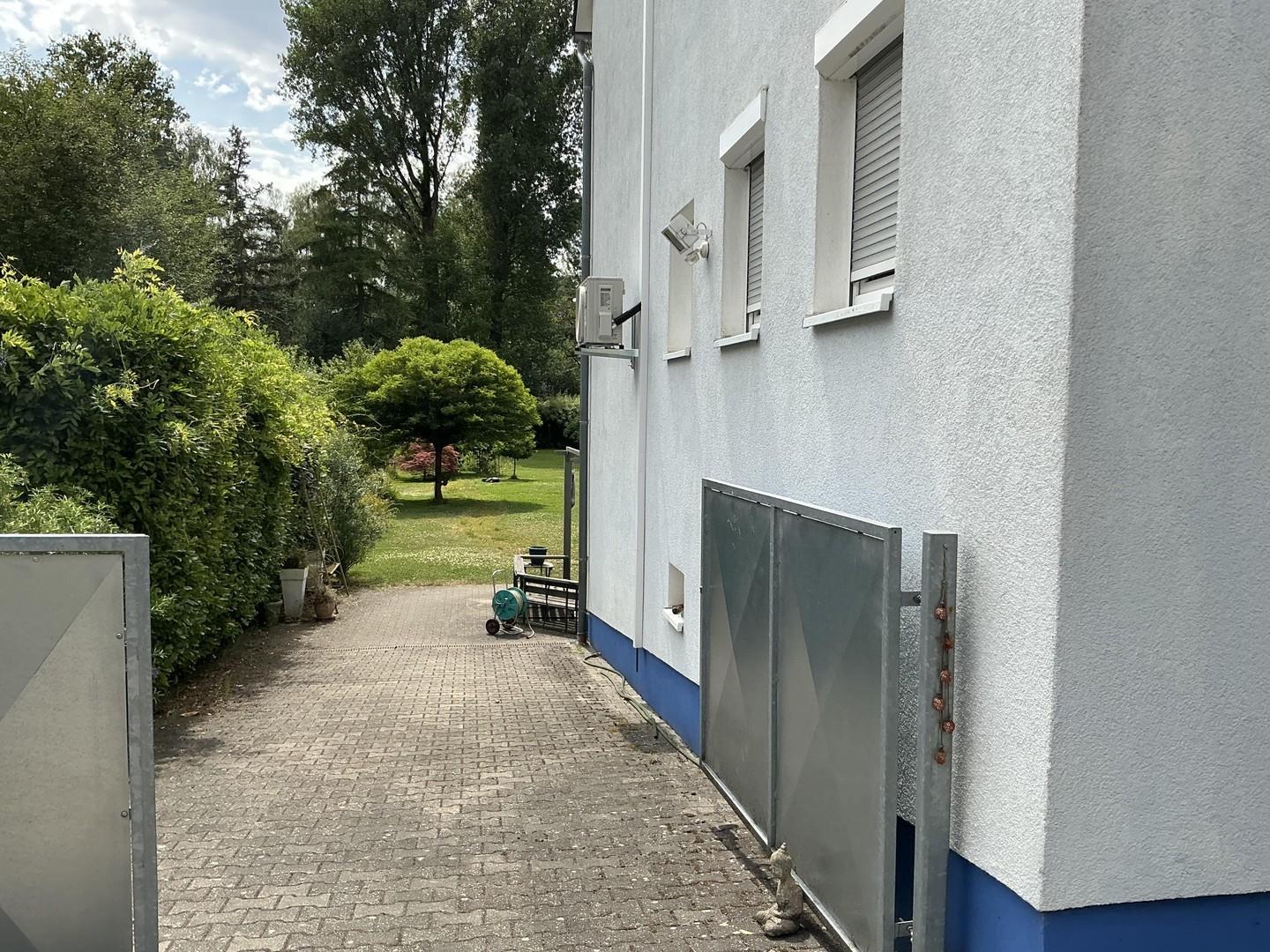 Einfahrt/ Stellplatz Wohnmobil