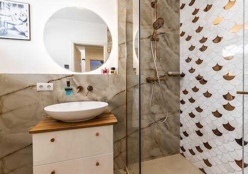 Gäste-WC mit Dusche