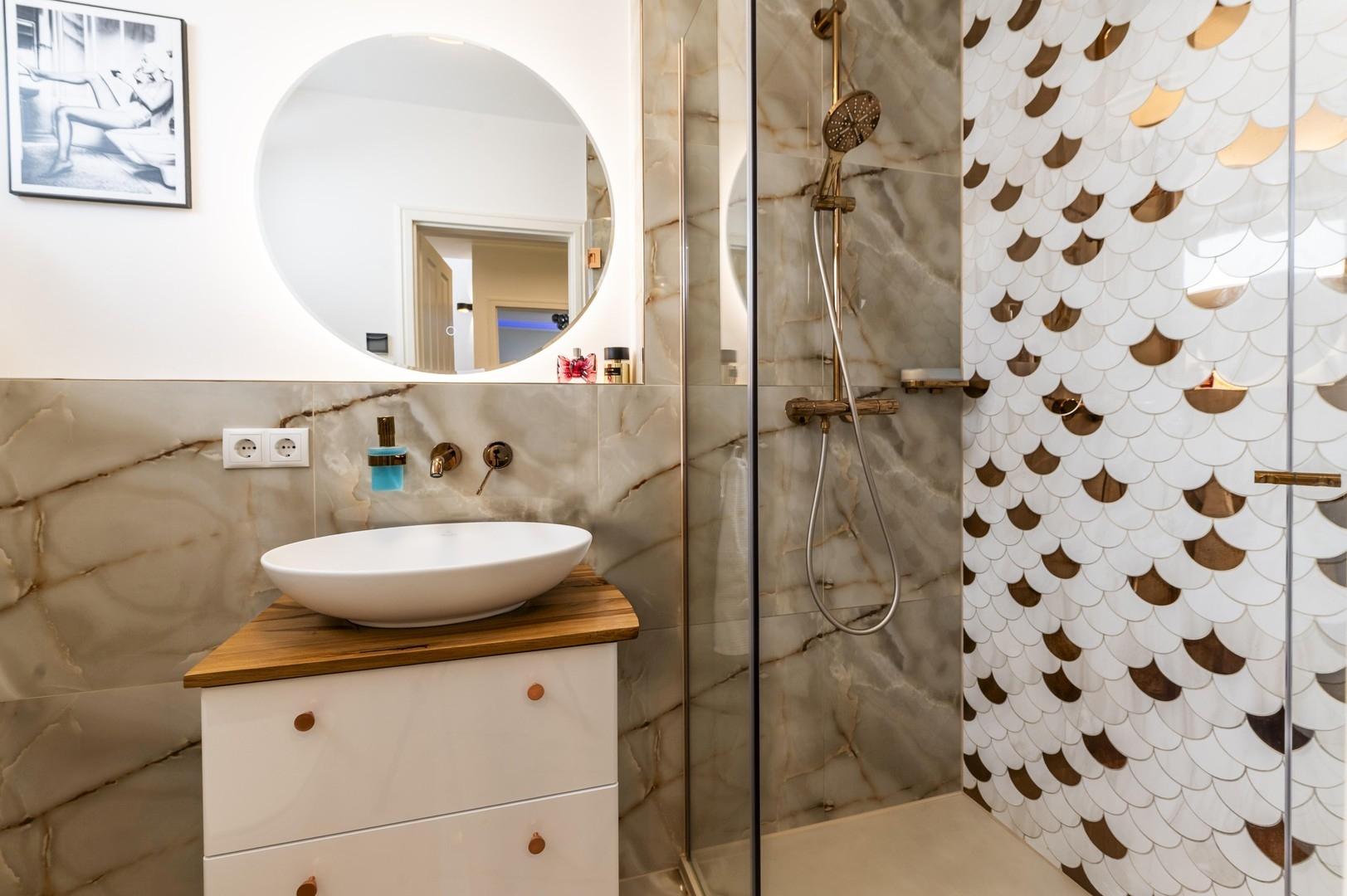 Gäste-WC mit Dusche