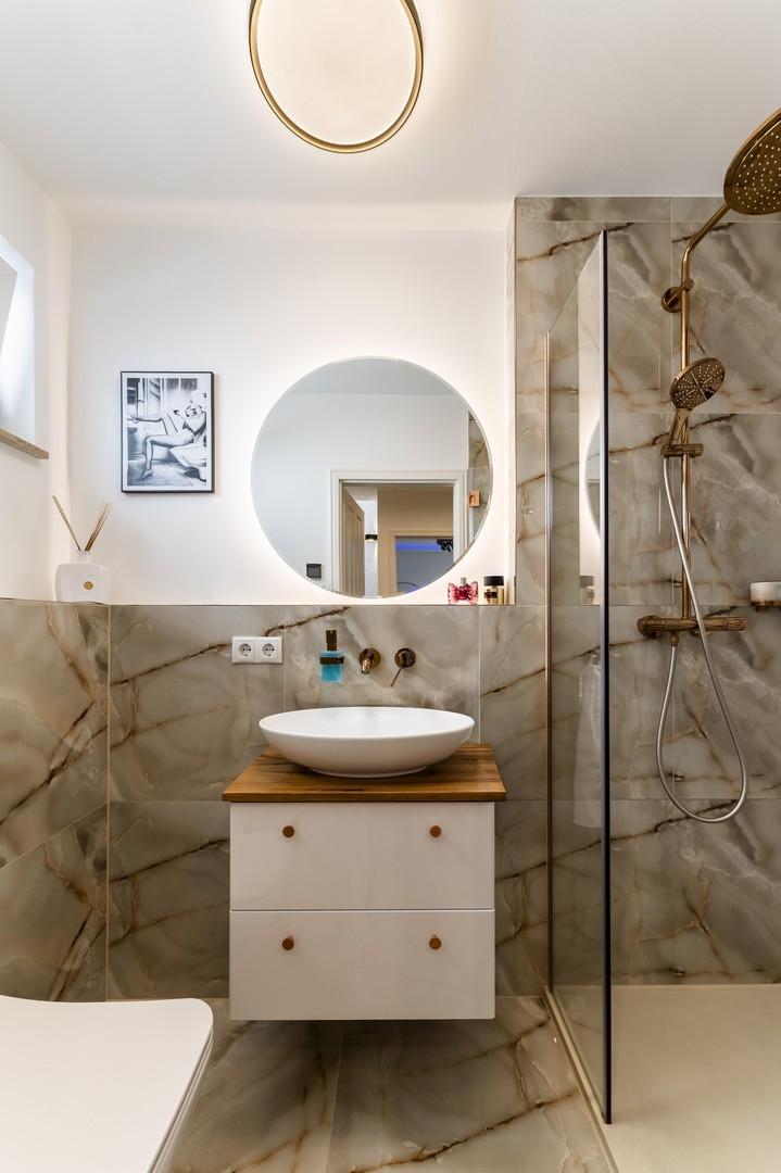 Gäste-WC mit Dusche