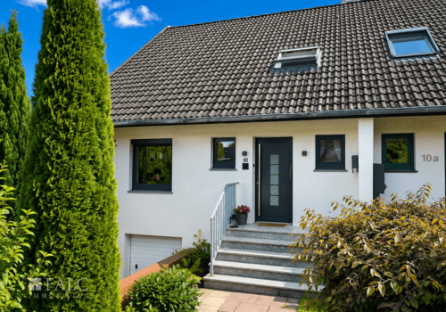 Frontansicht des Hauses (Sackgasse)