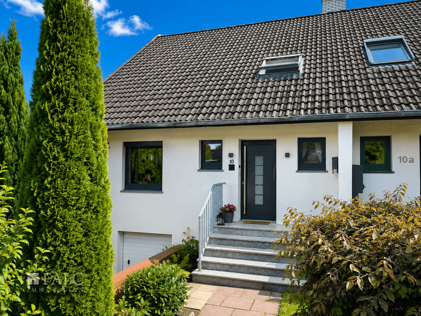 Frontansicht des Hauses (Sackgasse)