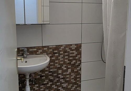 Badezimmer mit Dusche
