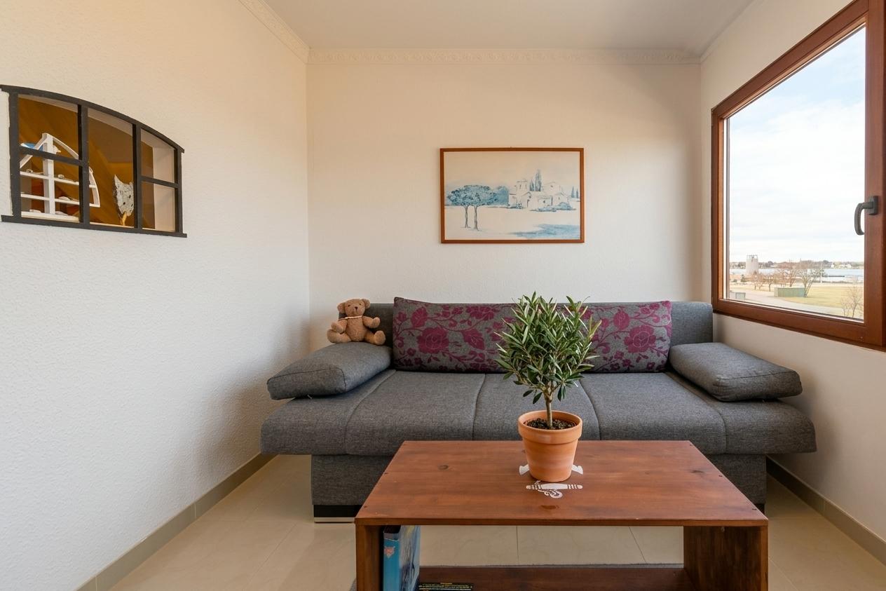 Schlafcouch mit Aussicht - KI-generiert