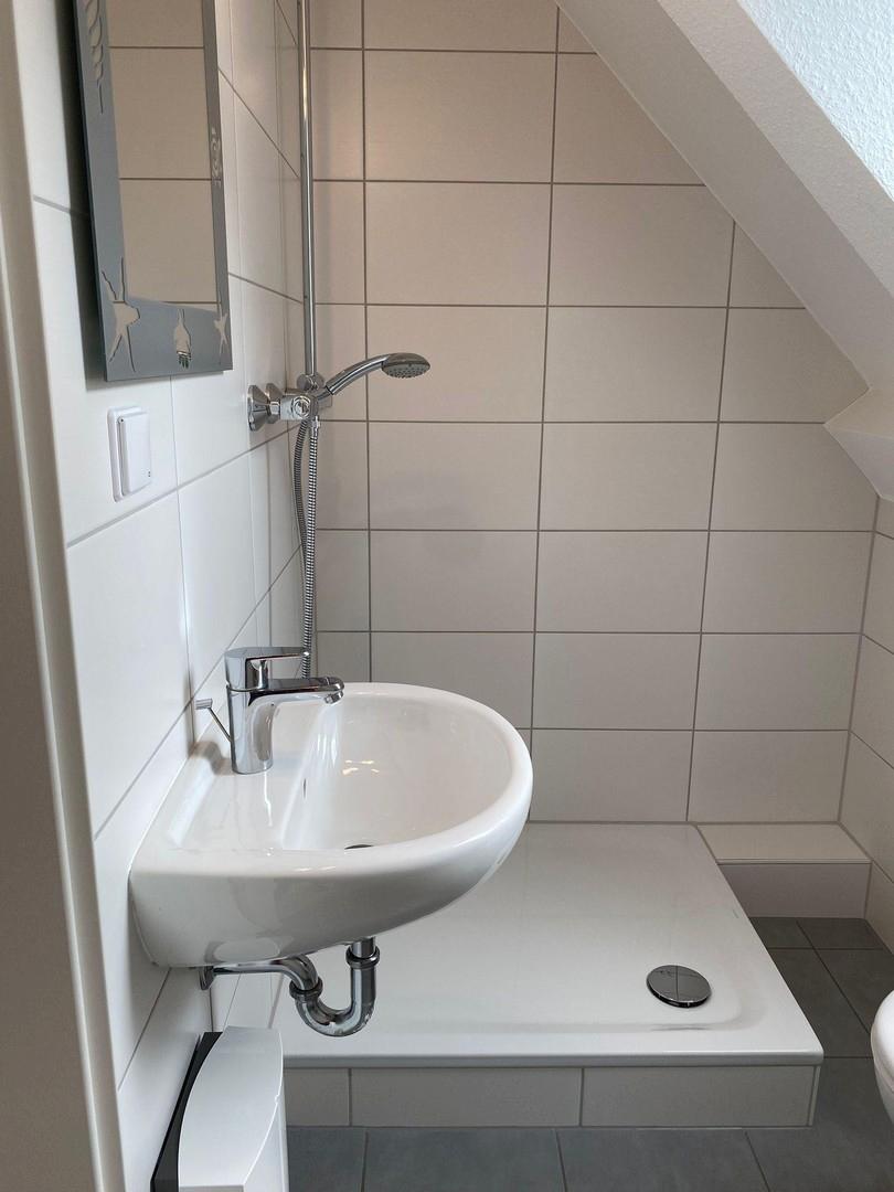 Bad mit Dusche DG