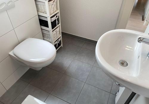 Bad mit Dusche DG
