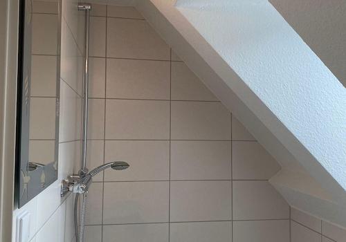 Bad mit Dusche DG