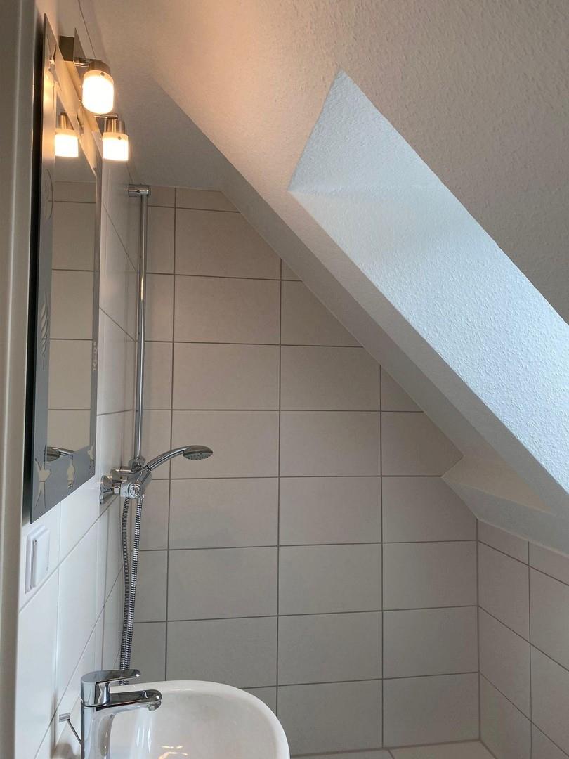 Bad mit Dusche DG