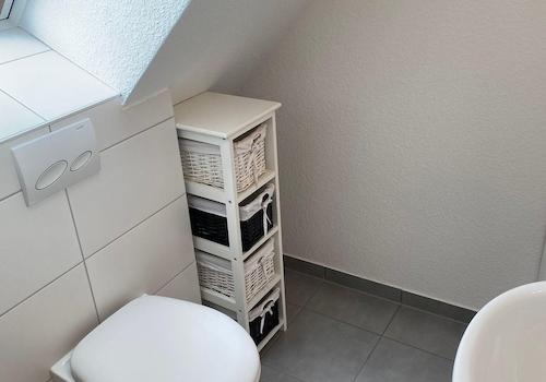 Bad mit Dusche DG