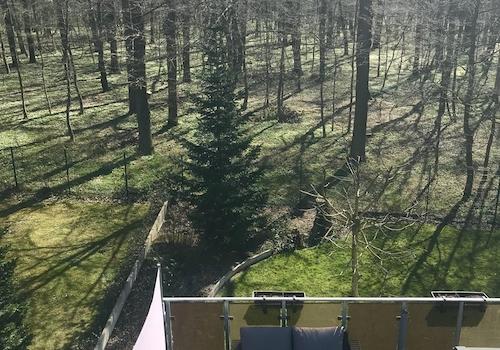 Balkon mit Waldblick