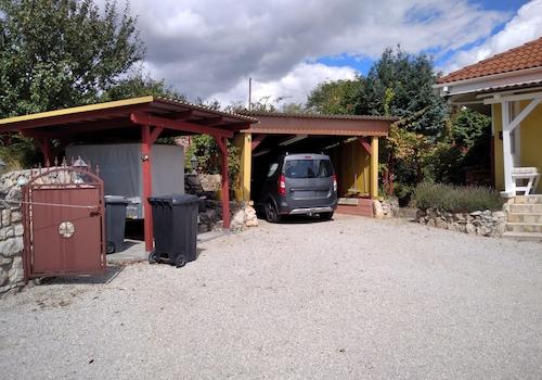 2 Carports