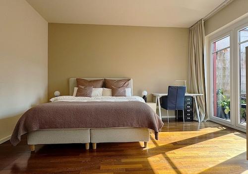 Großes Schlafzimmer