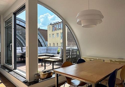 Essbereich und Terrasse