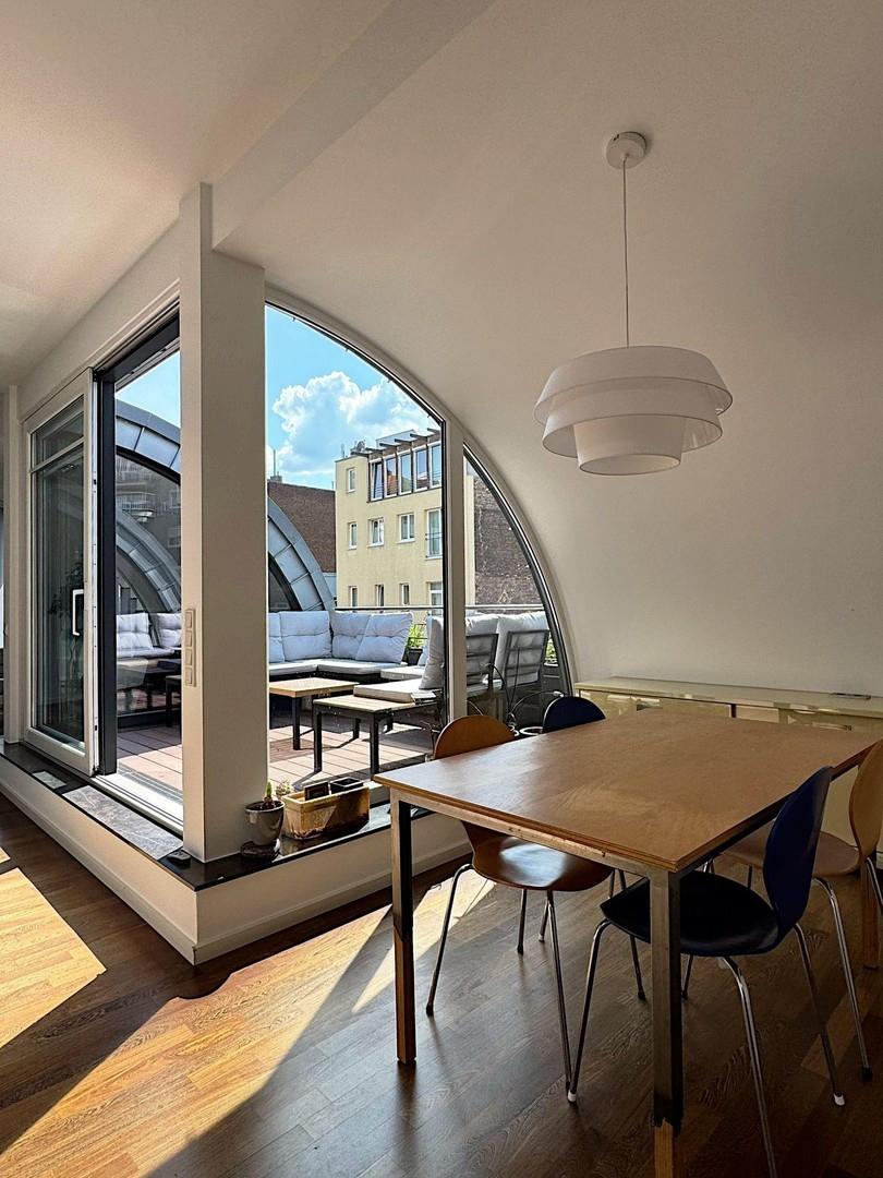 Essbereich und Terrasse