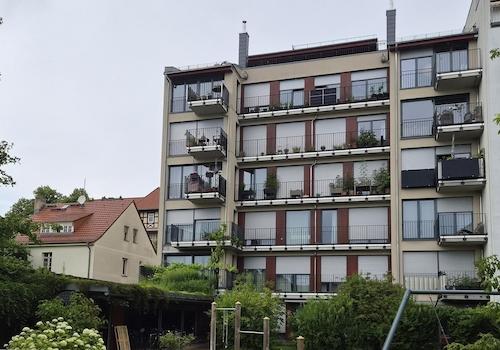 Nachbarhaus Gartenseite