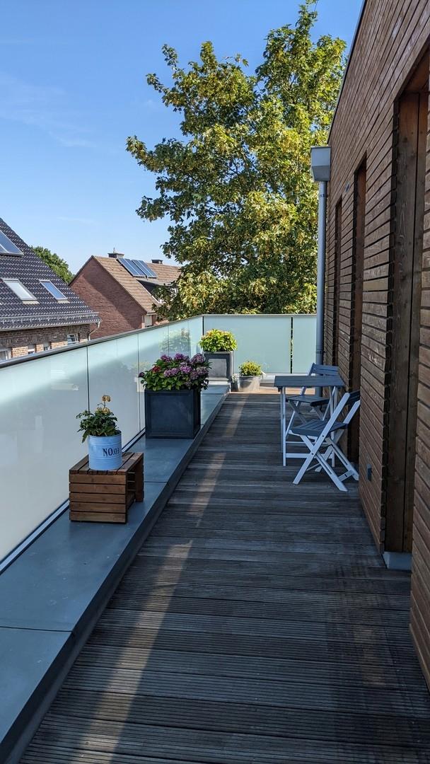 Balkon Straßenseite
