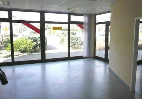 Laden mit Schaufenster Raum1