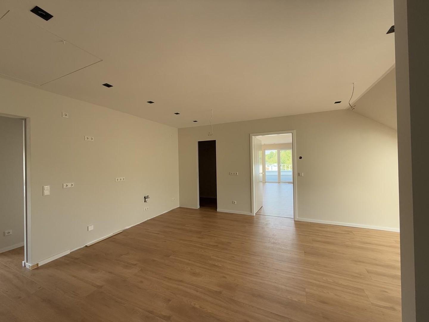 Küche mit Blick ins Wohnzimmer