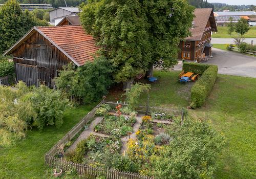 Garten mit Garage / Stallung