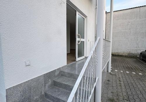 Eingang und Terrasse
